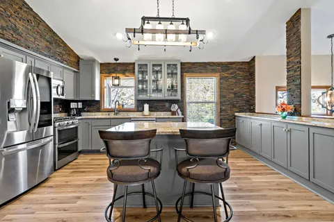 $525,000 | 8600 Pineview Lane North, Maple Grove, MN 55369