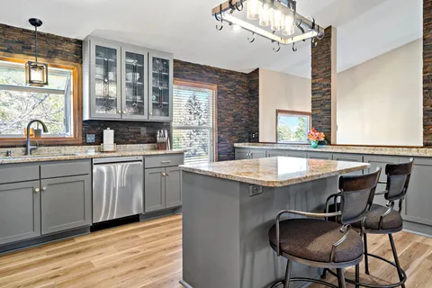 $525,000 | 8600 Pineview Lane North, Maple Grove, MN 55369