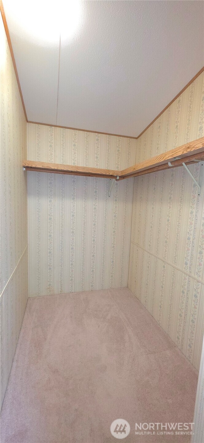 17 Rustemeyer Road, Unit 10 Aberdeen, WA 98520 - Photo 12 of 22 a kitchen with a sink and cabinets