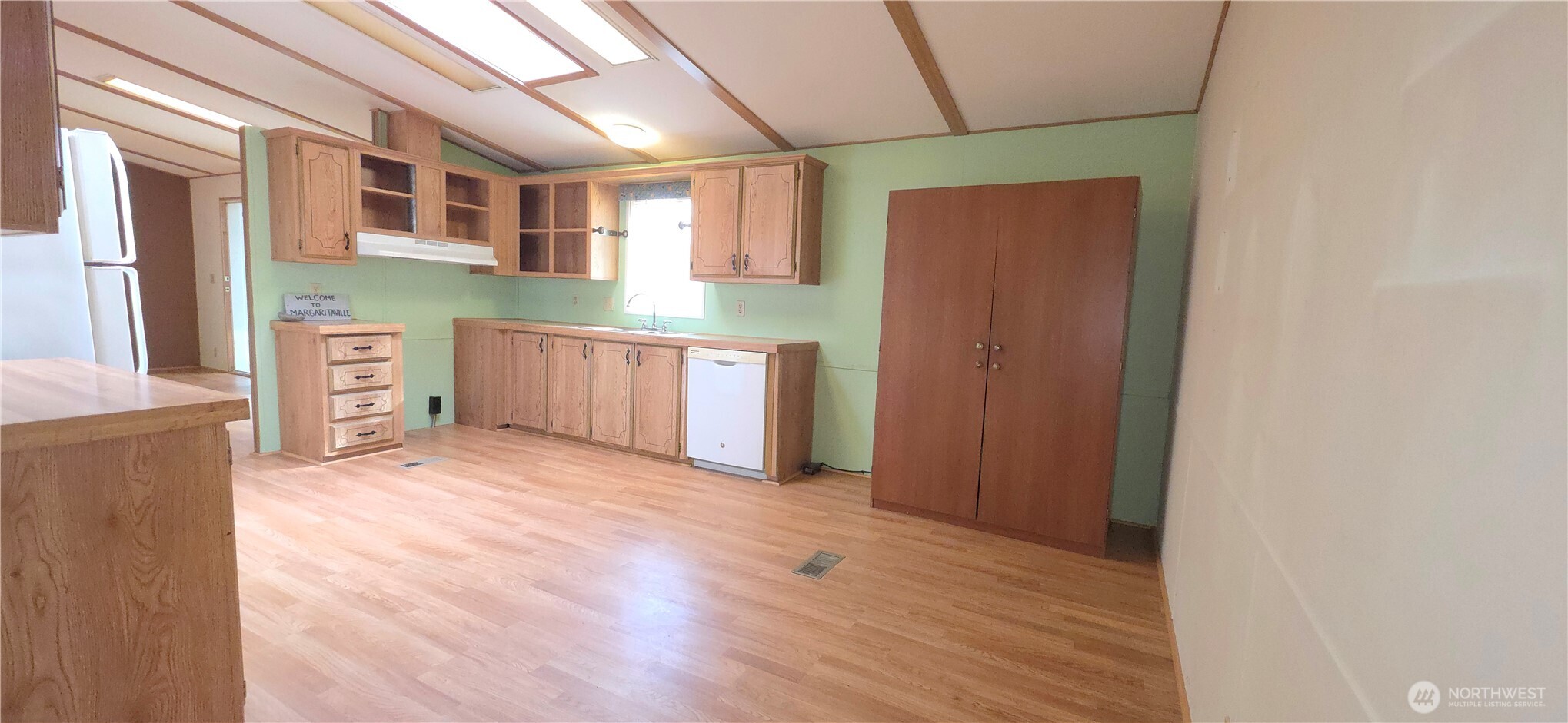 17 Rustemeyer Road, Unit 10 Aberdeen, WA 98520 - Photo 15 of 22 a view of kitchen with furniture and wooden floor