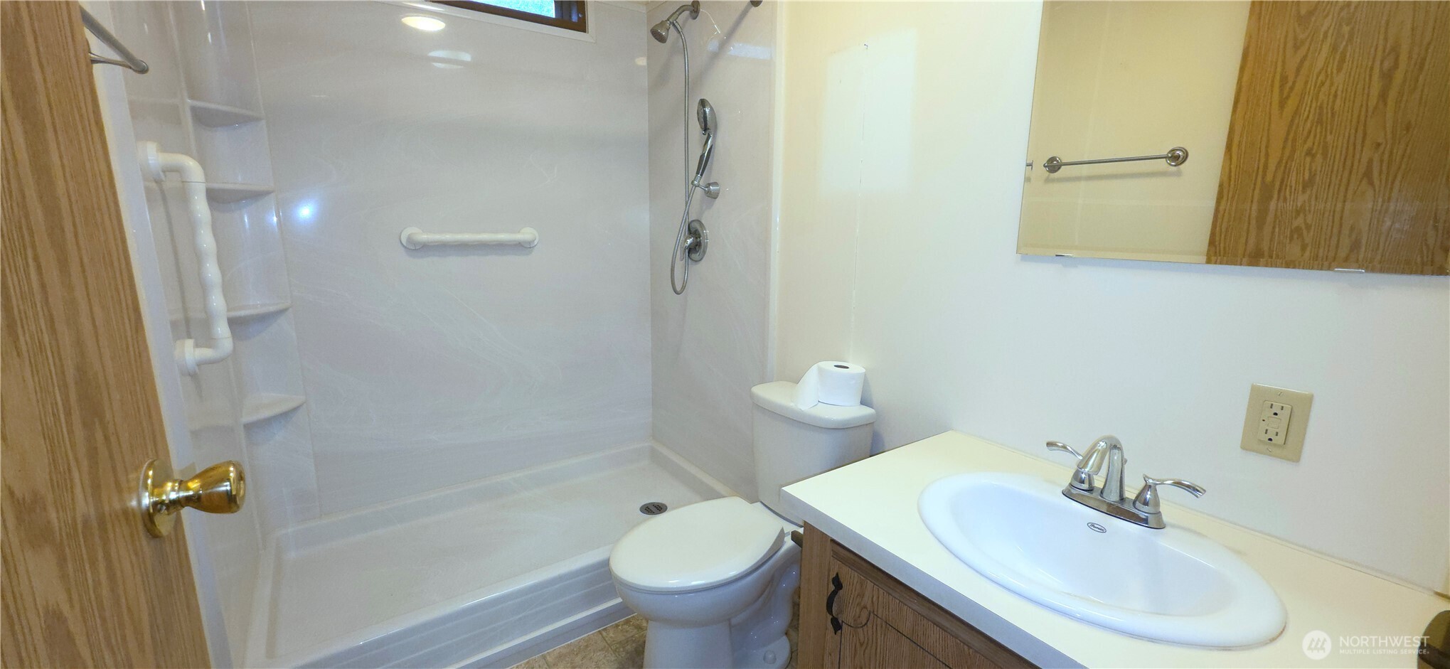 17 Rustemeyer Road, Unit 10 Aberdeen, WA 98520 - Photo 16 of 22 a bathroom with a sink toilet and shower