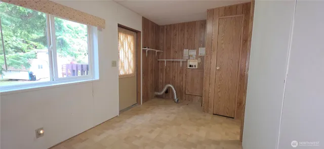 a view of a yard with a tree