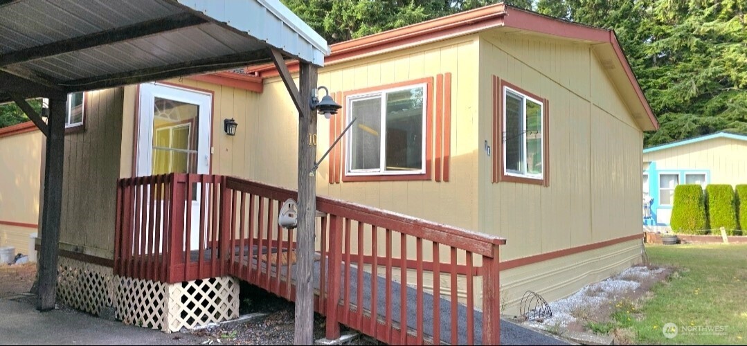 17 Rustemeyer Road, Unit 10 Aberdeen, WA 98520 - Photo 2 of 22 a front view of a house