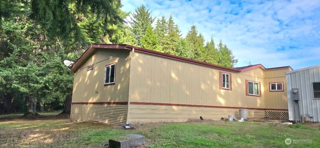 17 Rustemeyer Road, Unit 10 Aberdeen, WA 98520 - Photo 22 of 22 a side view of a house with a yard