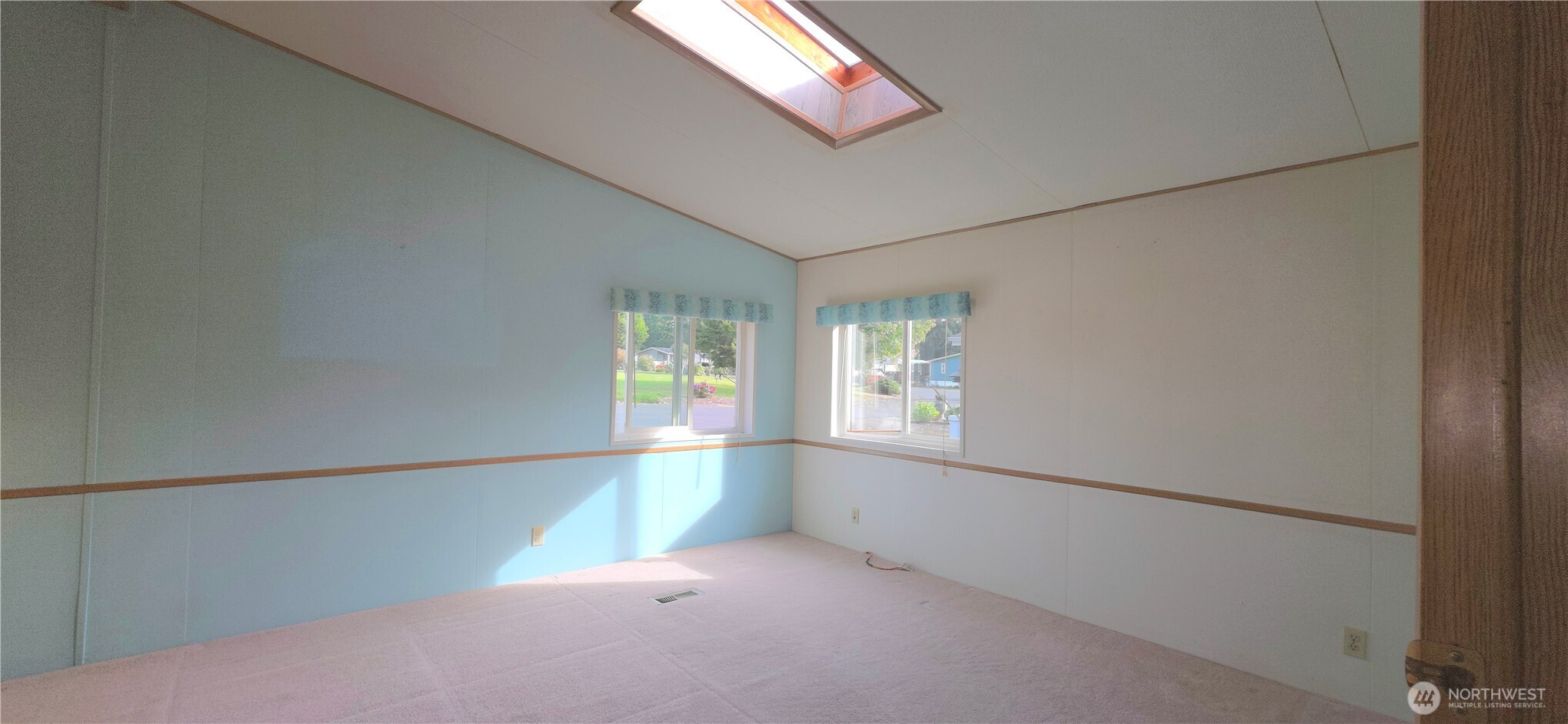 17 Rustemeyer Road, Unit 10 Aberdeen, WA 98520 - Photo 9 of 22 an empty room with windows