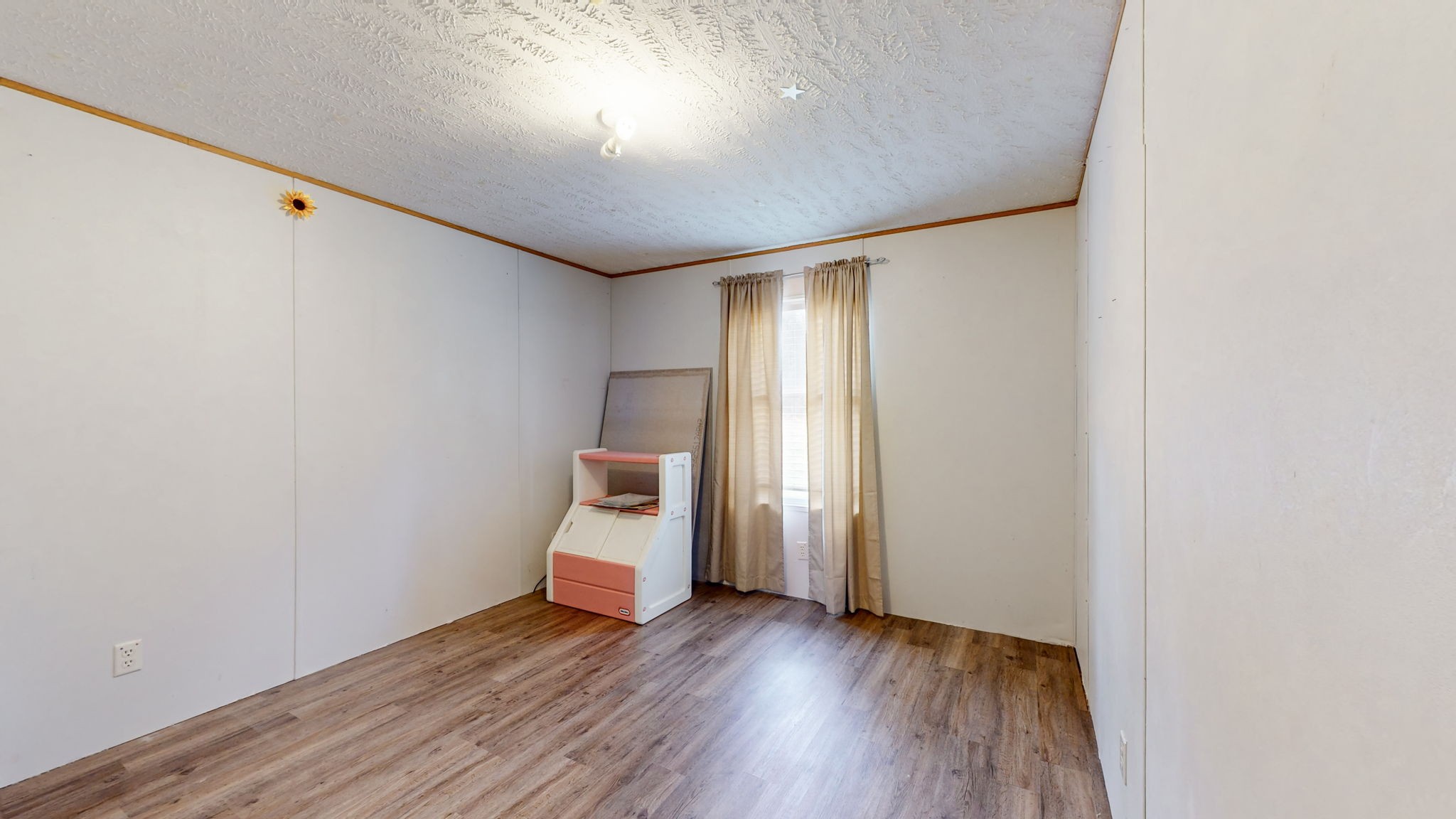 1118 Drake Road Clarksville, TN 37043 - Photo 24 of 38 a view of a room with wooden floor and white walls