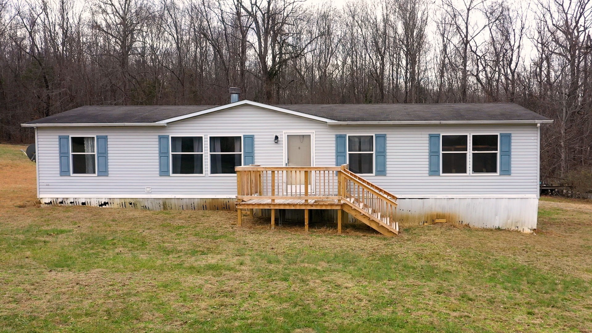 1118 Drake Road Clarksville, TN 37043 - Photo 35 of 38 a front view of a house with a yard