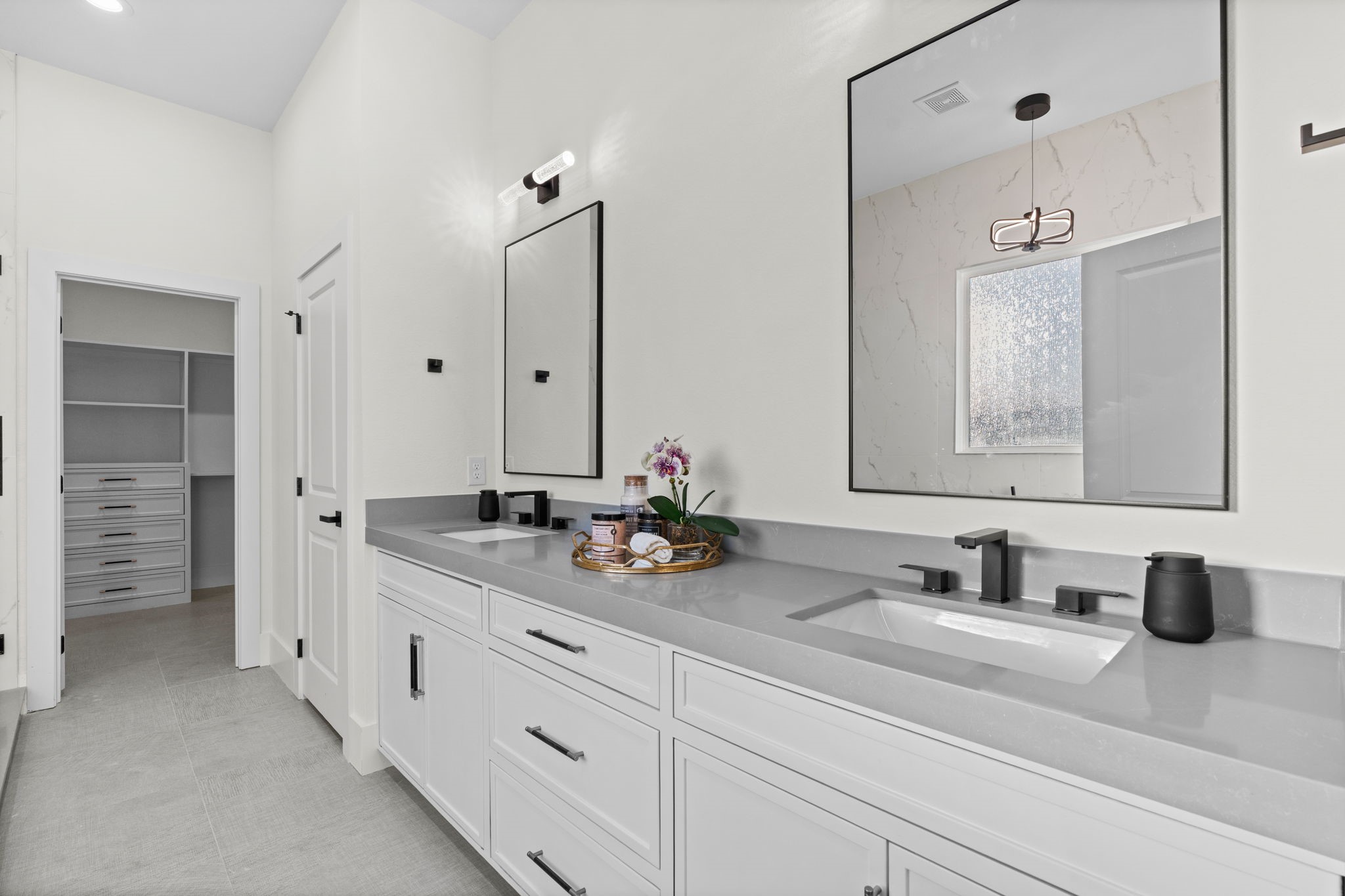 1622 Mable Street Houston, TX 77023 - Photo 17 of 25 a bathroom with double sink and a mirror