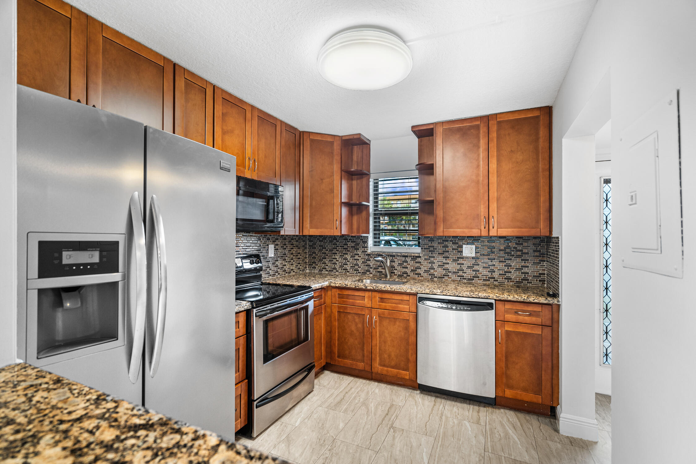 9370 Southwest 8th Street, Unit 111 Boca Raton, FL 33428 - Photo 4 of 26 Kitchen front view