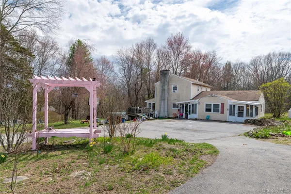 $430,000 | 18 Powerline Lane, Staatsburg, NY 12580
