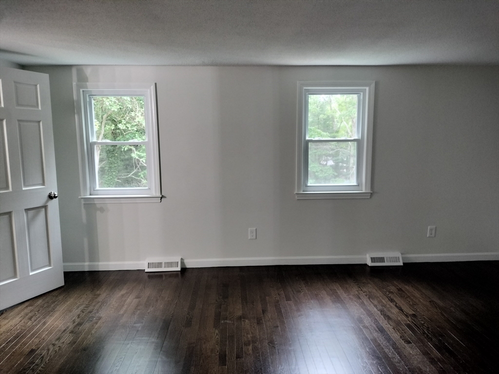 1092 State Road Plymouth, MA 02360 - Photo 15 of 26 Gallery Image 15