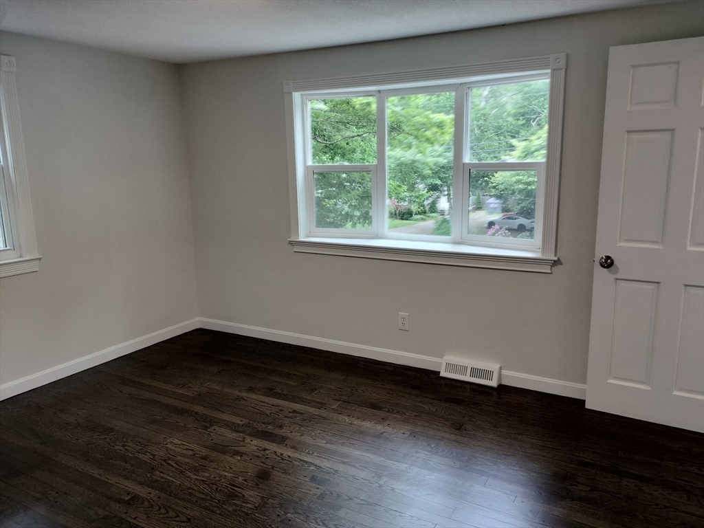 1092 State Road Plymouth, MA 02360 - Photo 17 of 26 Gallery Image 17