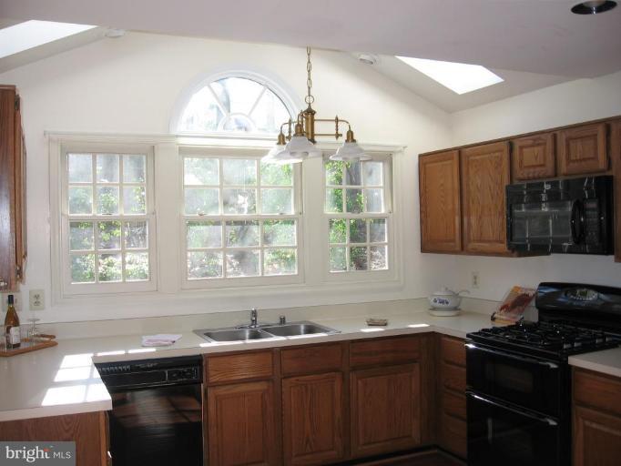 8319 Kings Ridge Court Springfield, VA 22153 - Photo 14 of 26 Kitchen #3