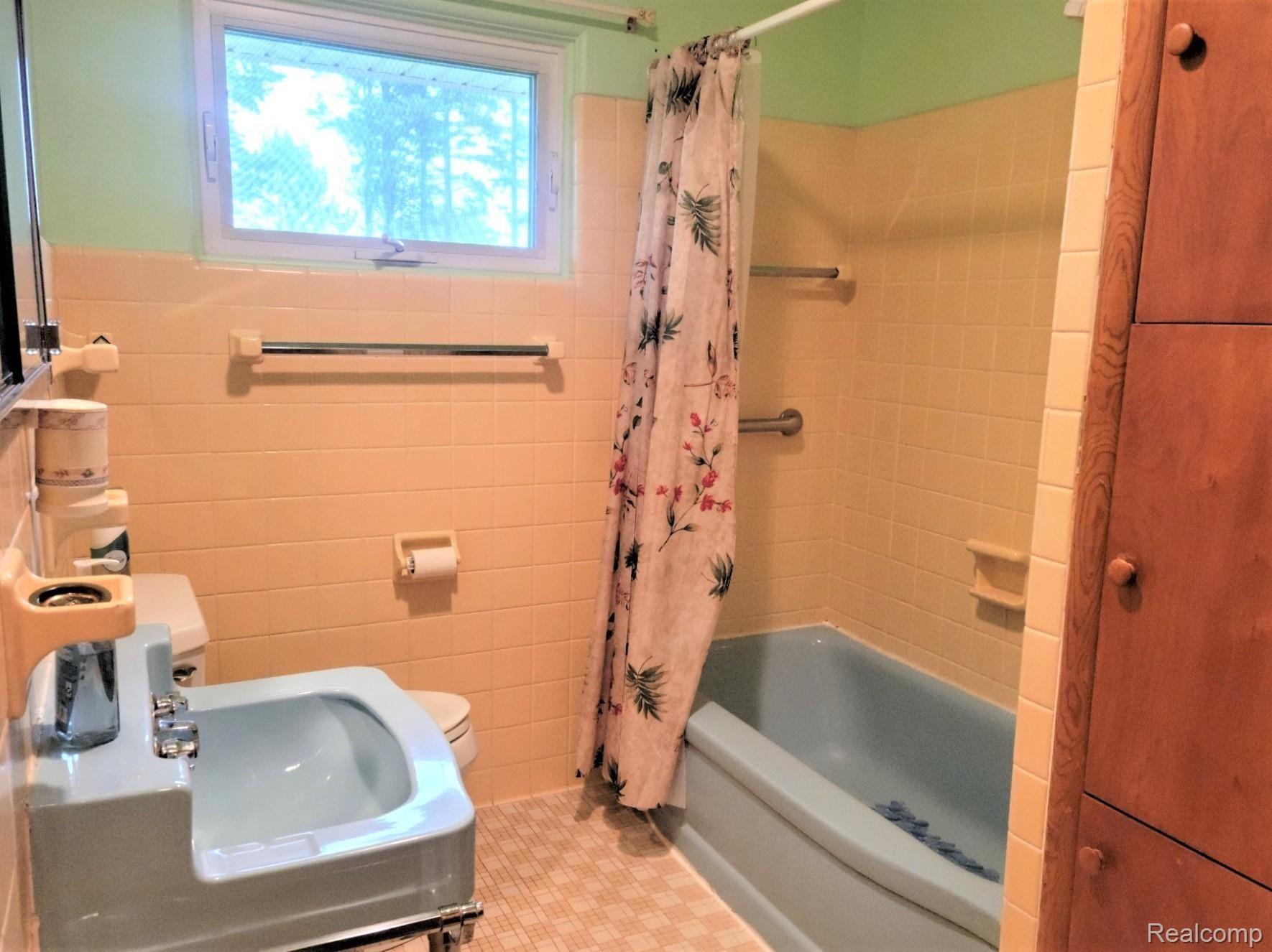 2852 North Lakeshore Road Port Hope, MI 48468 - Photo 20 of 38 20211007_131317.jpg