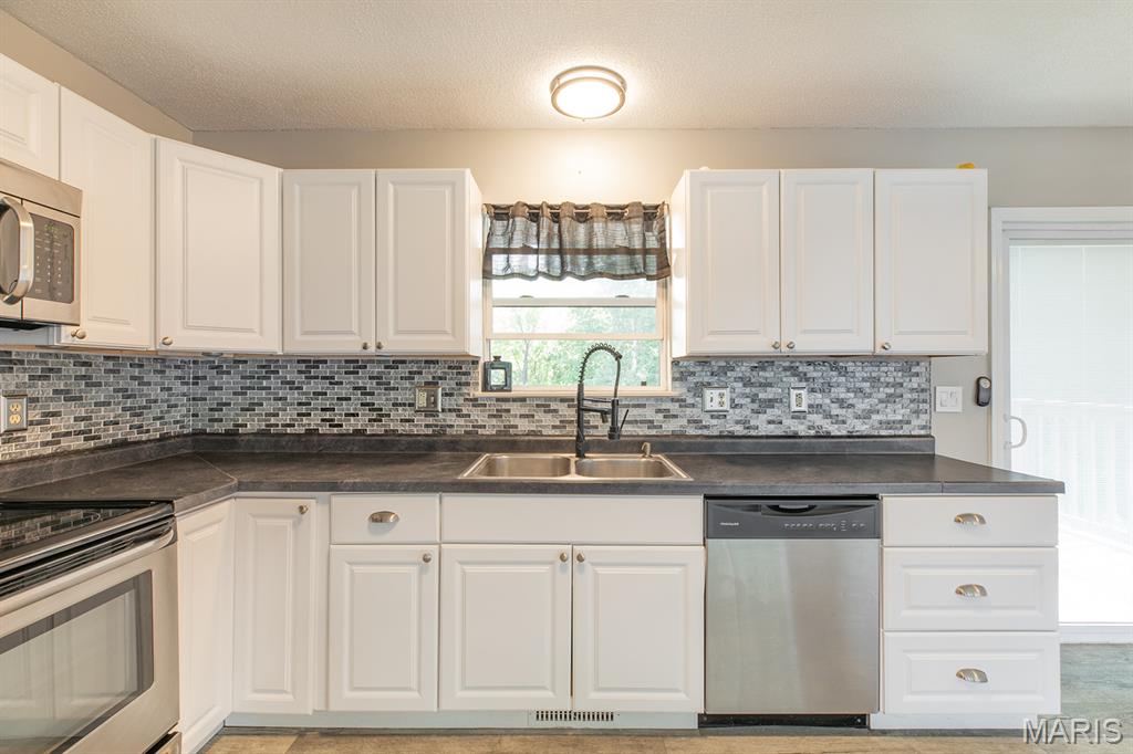 421 St John Drive Godfrey, IL 62035 - Photo 28 of 52