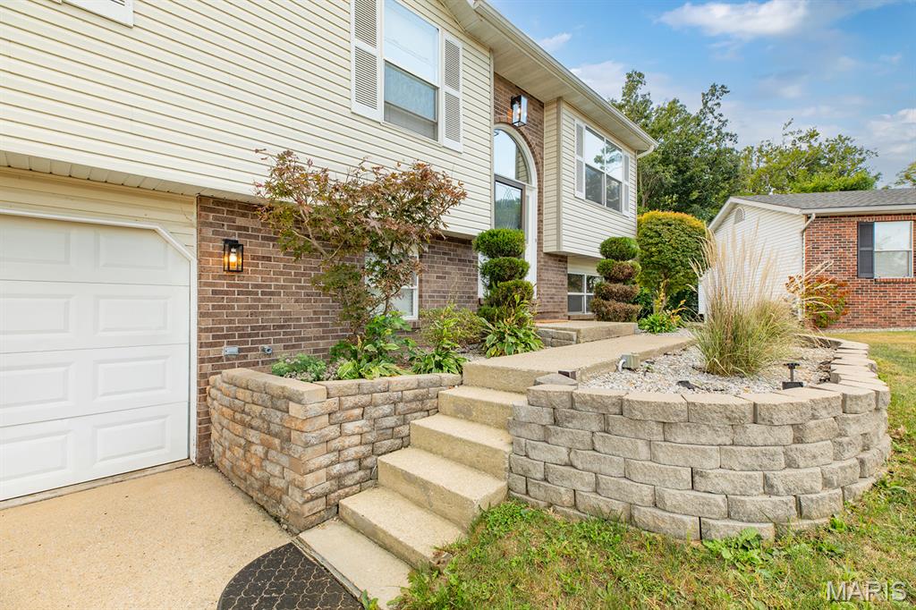 421 St John Drive Godfrey, IL 62035 - Photo 8 of 52