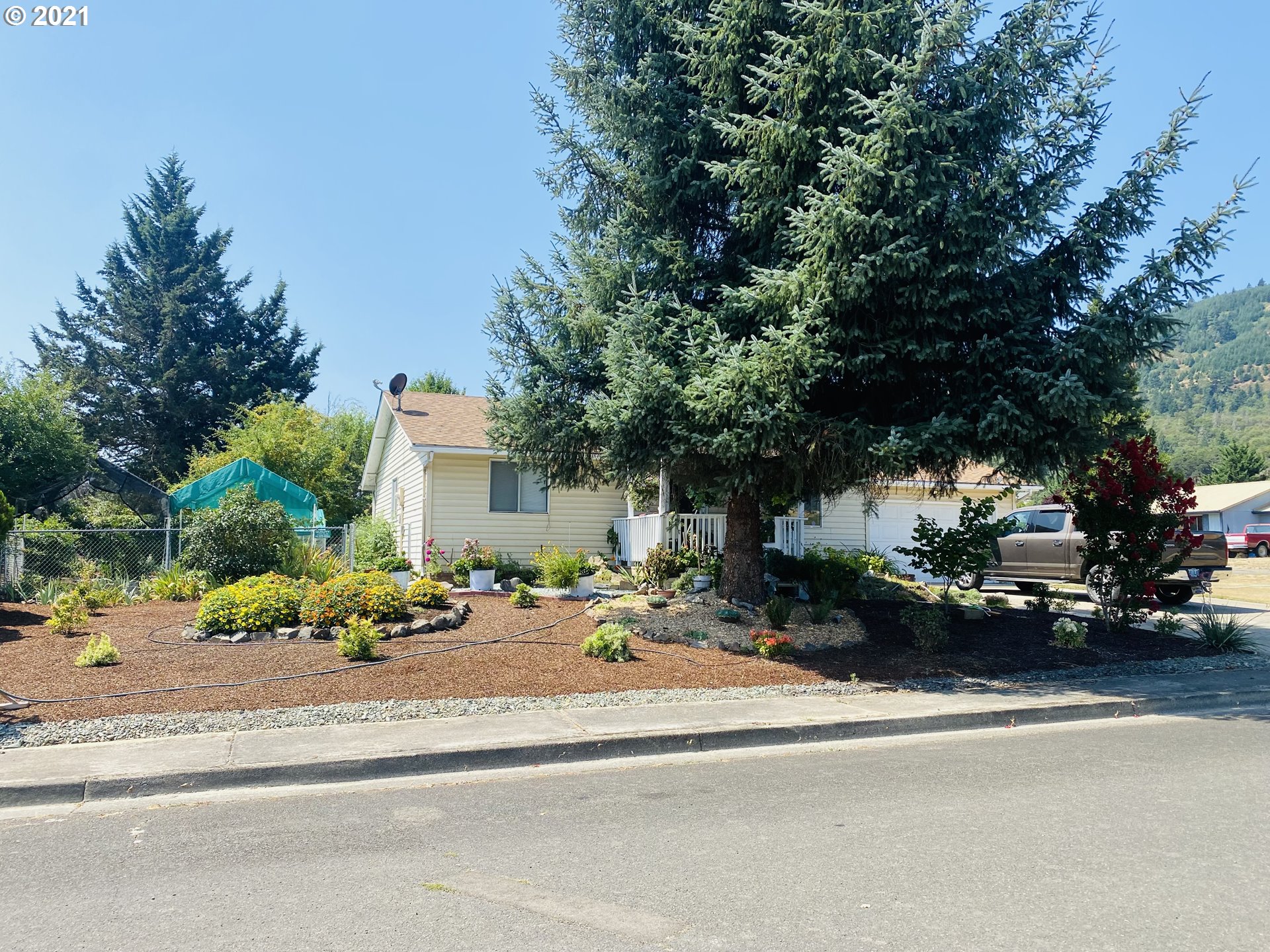 233 Rico Boulevard Riddle, OR 97469 - Photo 4 of 20