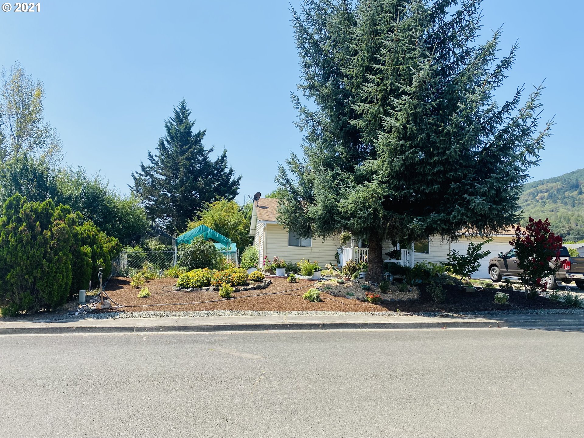 233 Rico Boulevard Riddle, OR 97469 - Photo 5 of 20