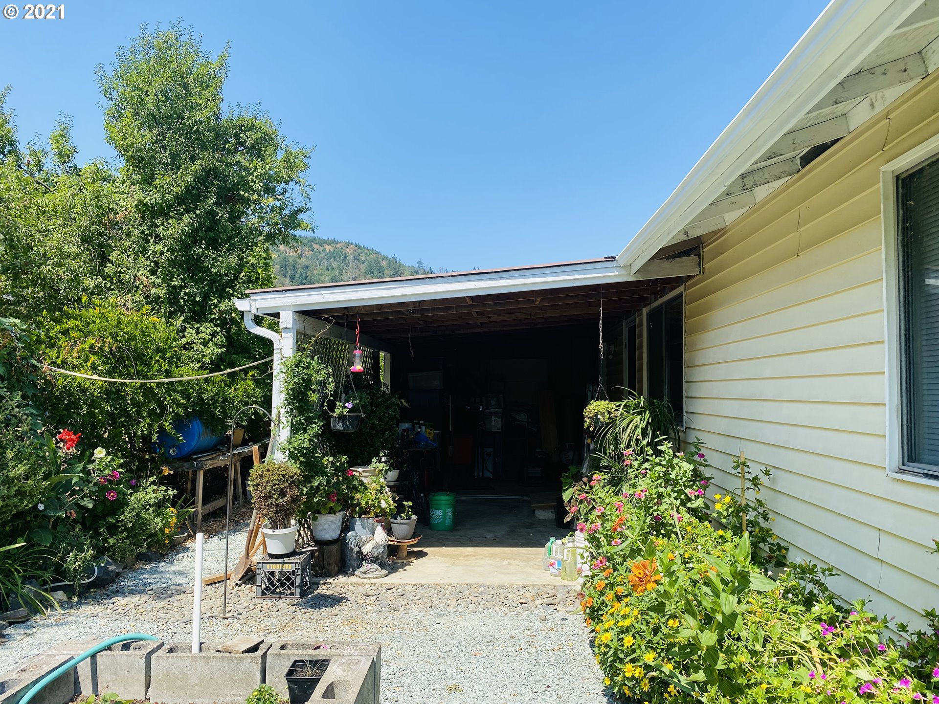 233 Rico Boulevard Riddle, OR 97469 - Photo 7 of 20