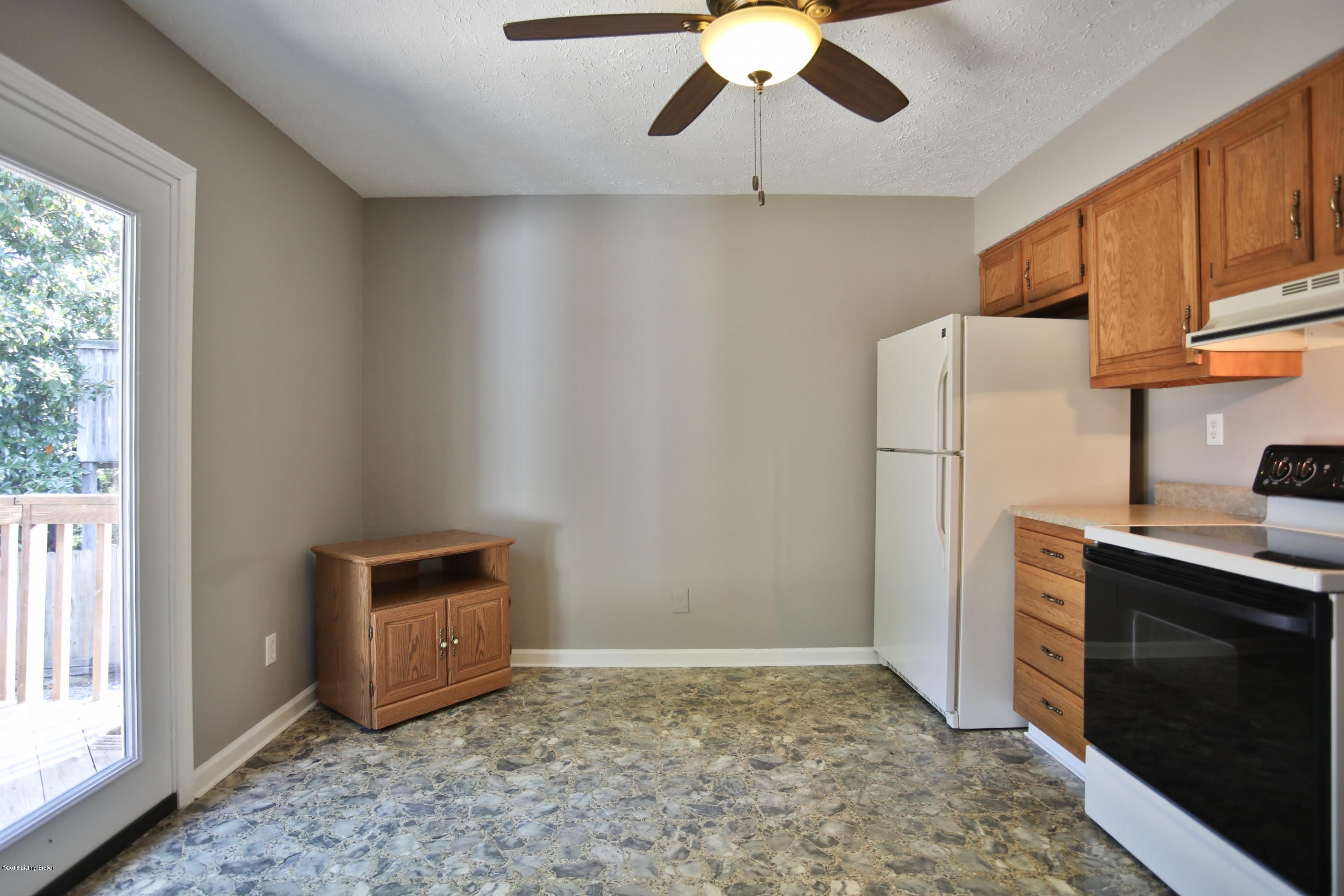 Eat-in kitchen