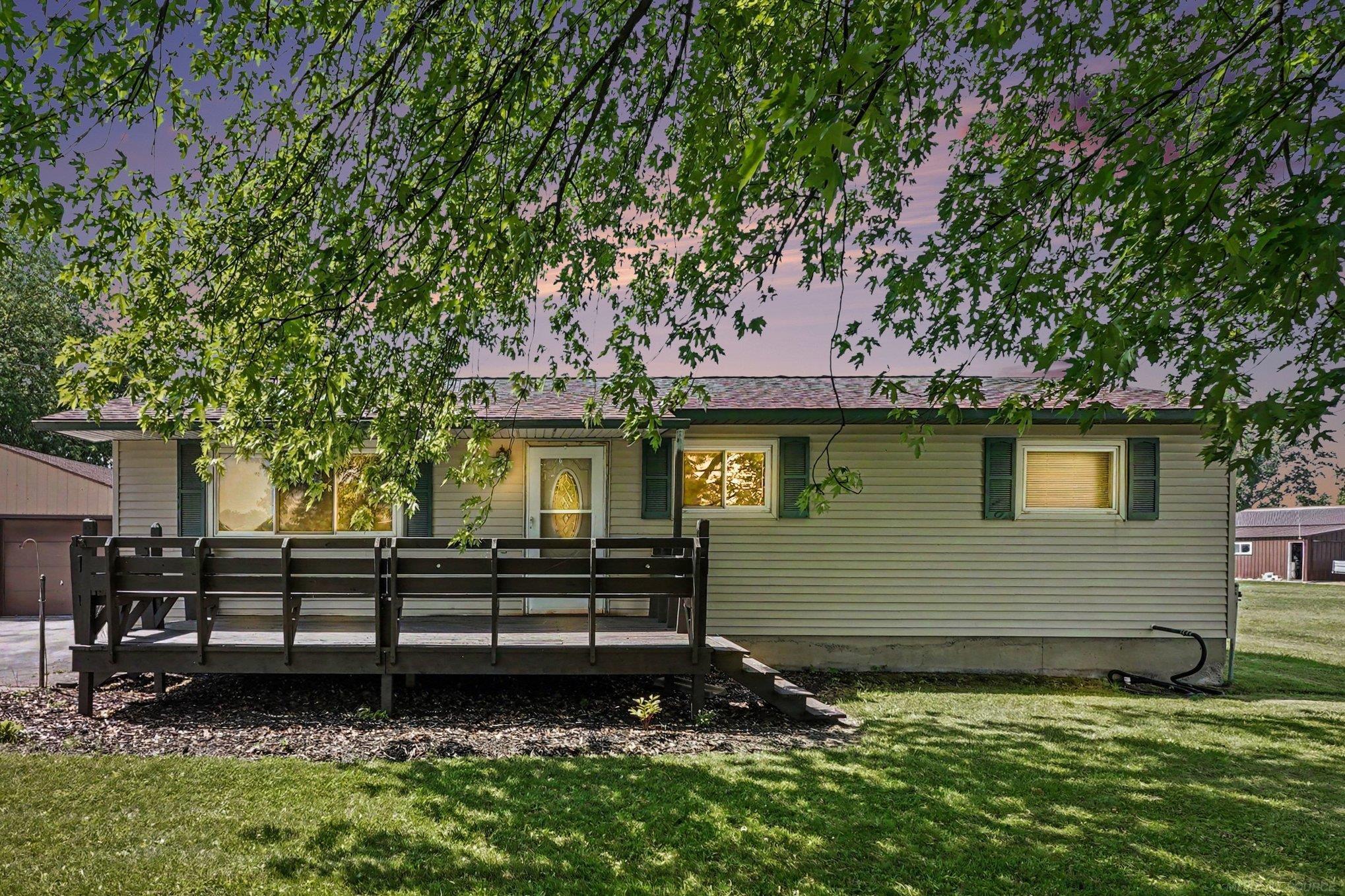 1944 East River Road Kawkawlin, MI 48631 - Photo 1 of 36