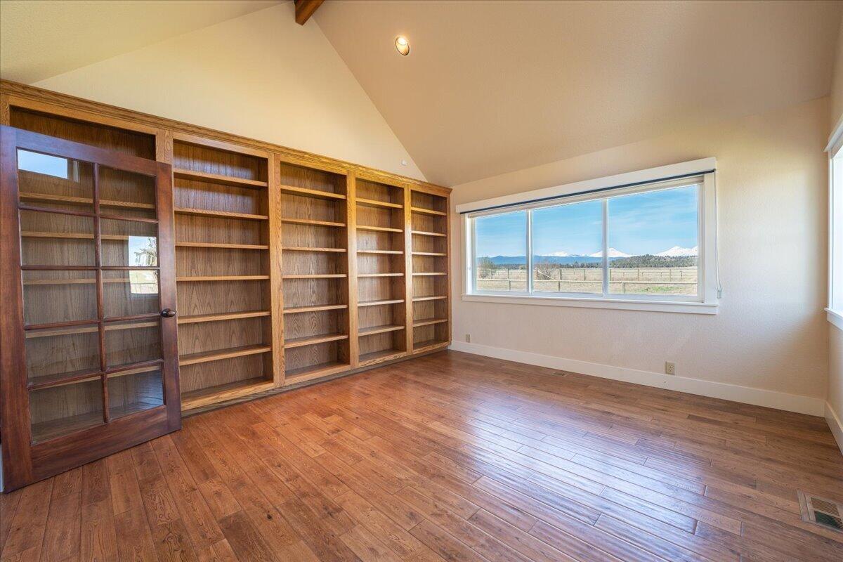 66215 Barr Road Bend, OR 97703 - Photo 19 of 63 19-DSC06097-HDR