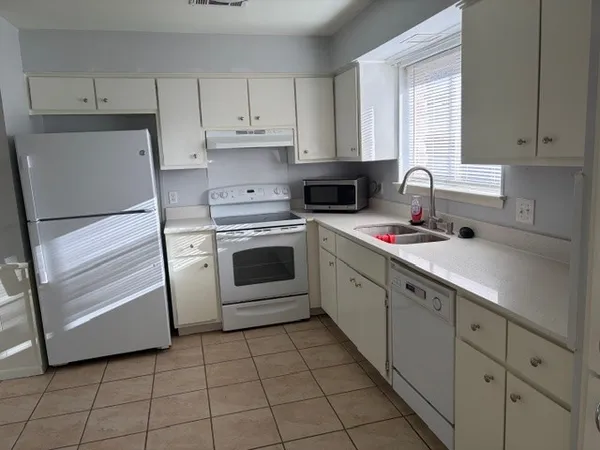 $1,875 | 12401 Willow Wild Drive, Unit B, Austin, TX 78758