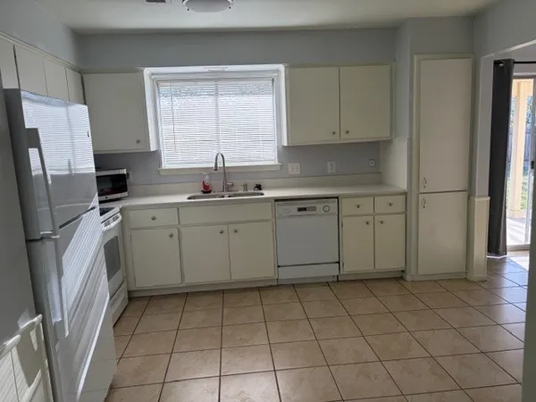 $1,875 | 12401 Willow Wild Drive, Unit B, Austin, TX 78758