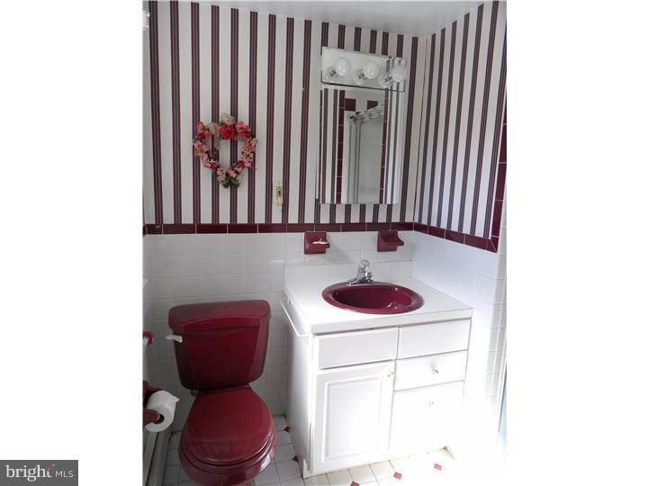 716 Beverly Road Holland, PA 18966 - Photo 17 of 25 Bathroom