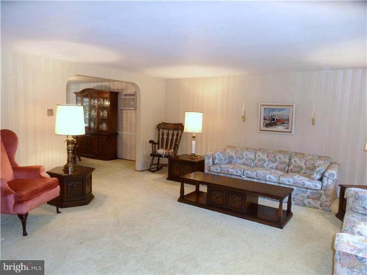 716 Beverly Road Holland, PA 18966 - Photo 4 of 25 Living Room