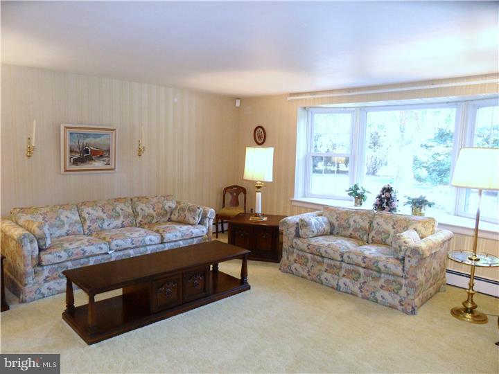 716 Beverly Road Holland, PA 18966 - Photo 5 of 25 Living Room