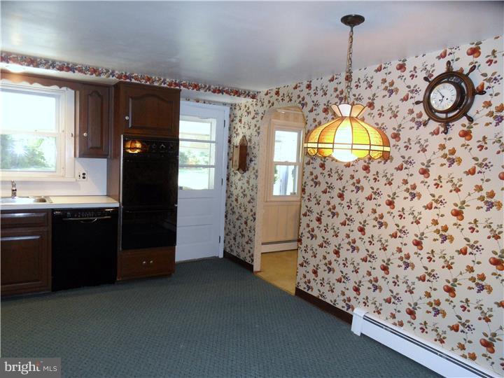 716 Beverly Road Holland, PA 18966 - Photo 10 of 25 Kitchen