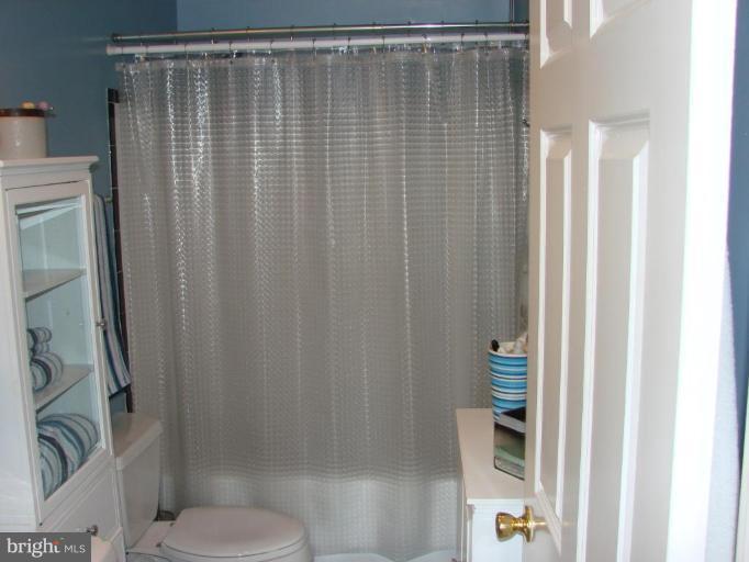 1423 R Street Northwest, Unit 500 Washington, DC 20009 - Photo 6 of 8 Bath #1