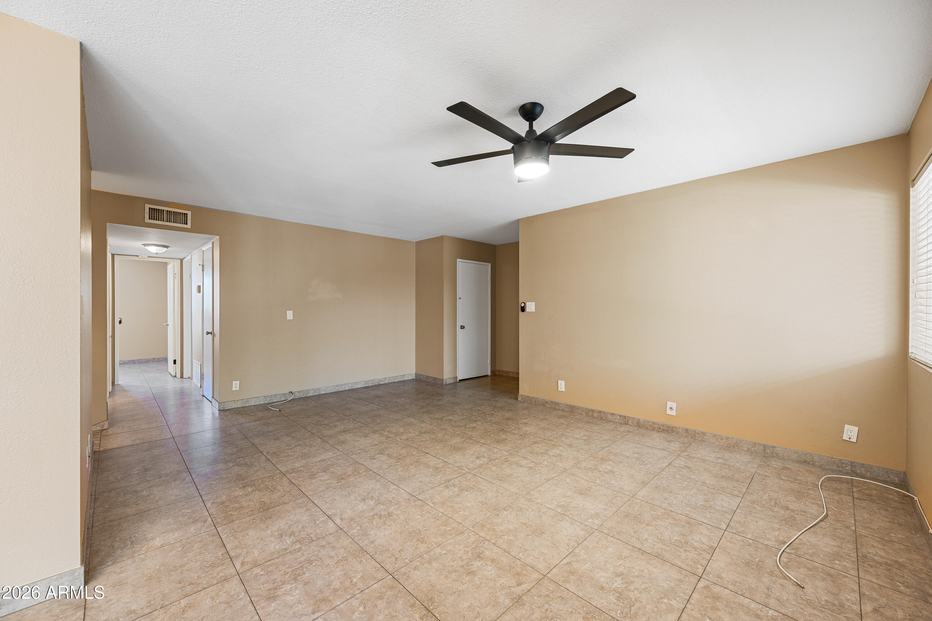 5525 East Thomas Road, Unit G9 Phoenix, AZ 85018 - Photo 3 of 16 3-5525ETRG9-ocupix-