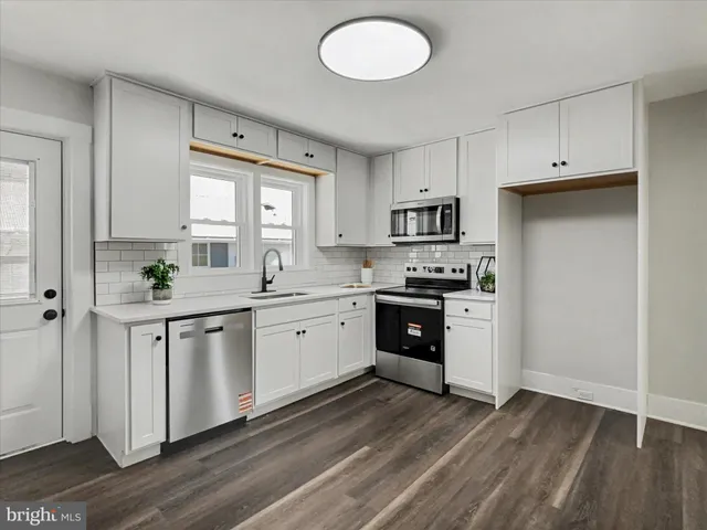 a bedroom with bed and windows