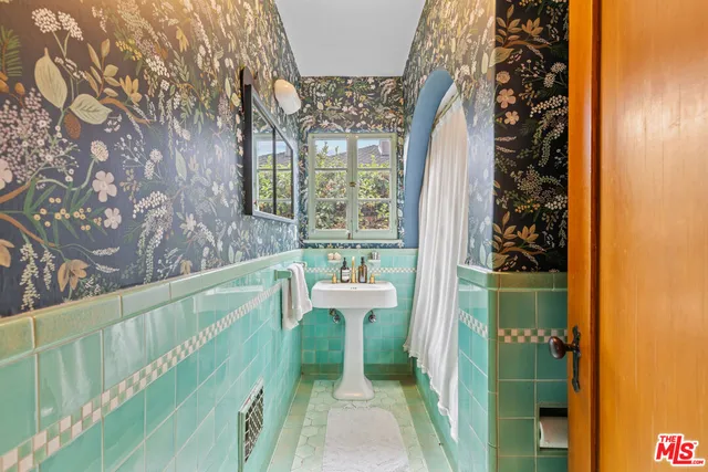 $1,430,000 | 11623 Otsego Street, North Hollywood, CA 91601