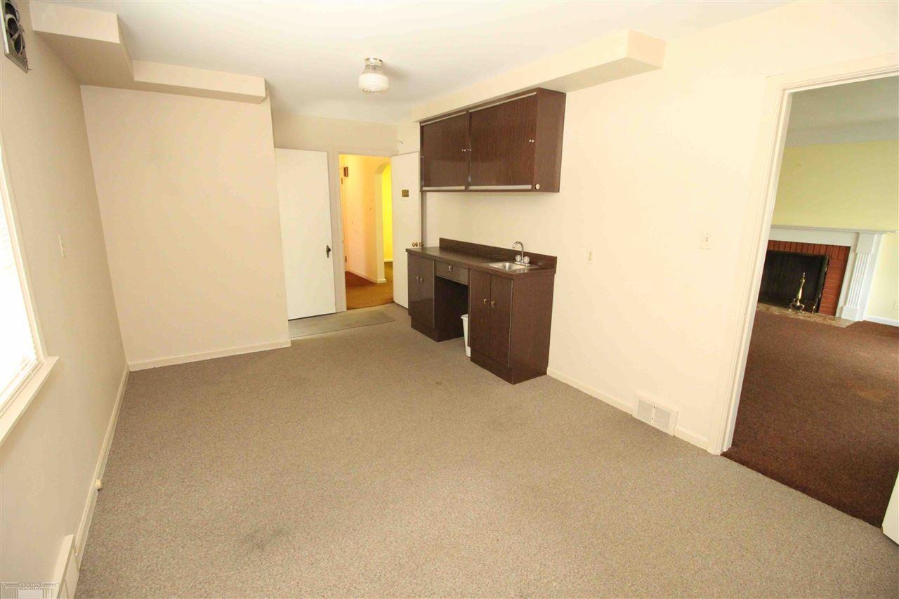 1685 Fairholme Road Grosse Pointe, MI 48236 - Photo 9 of 26 50021395-10.JPG