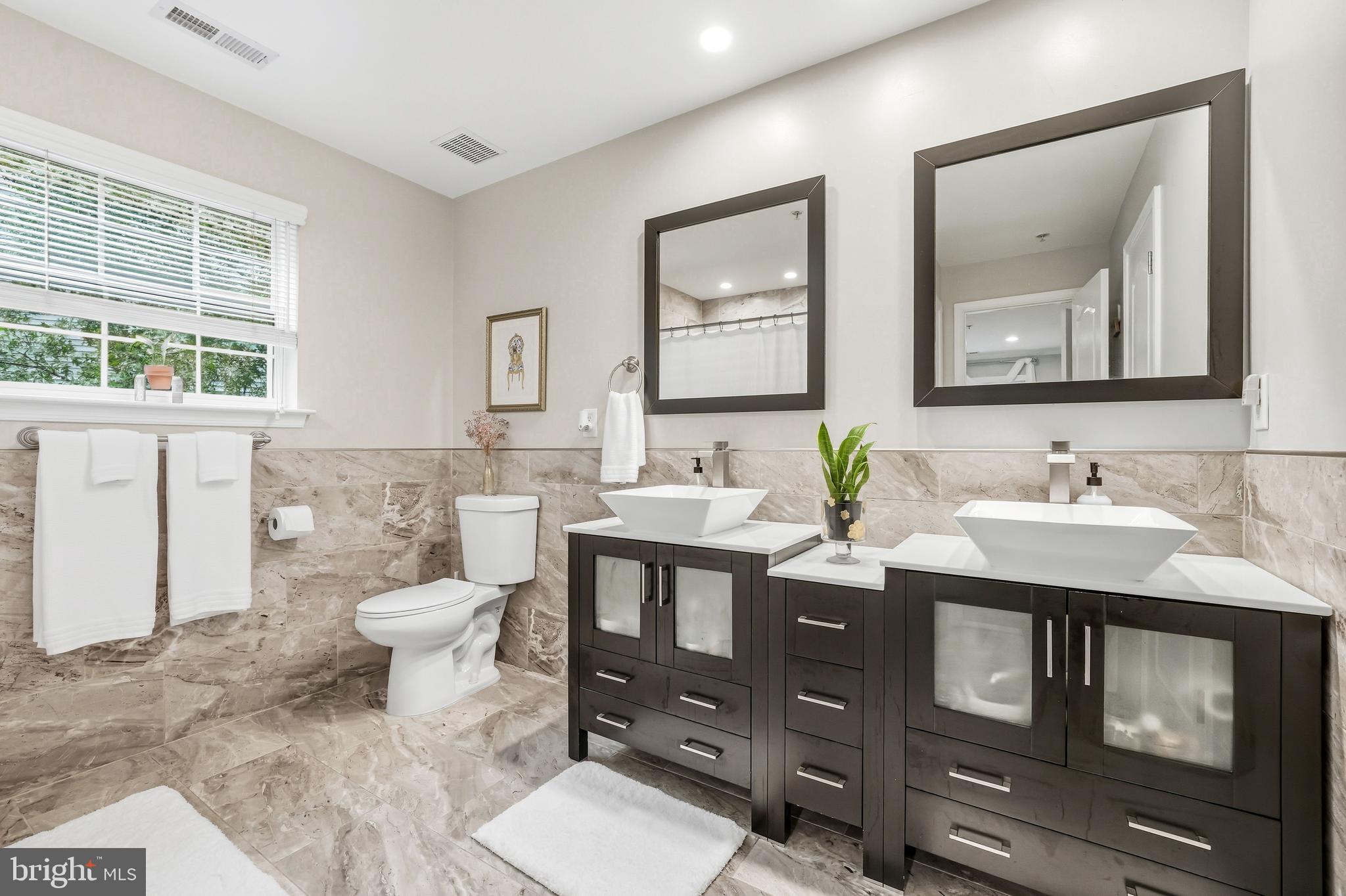 144 Natalie Road Delran, NJ 08075 - Photo 20 of 43 a bathroom with double sink and a toilet