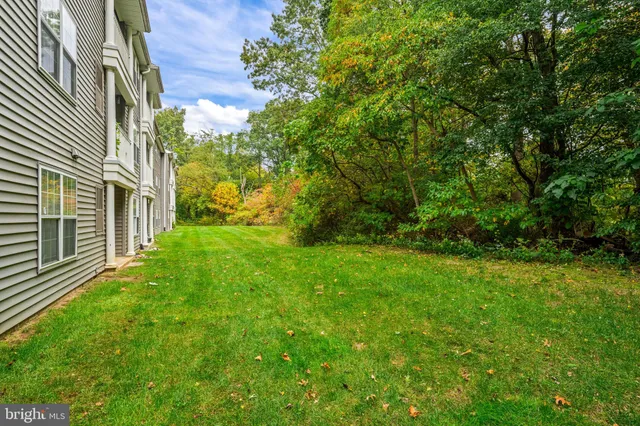 a view of yard with green space