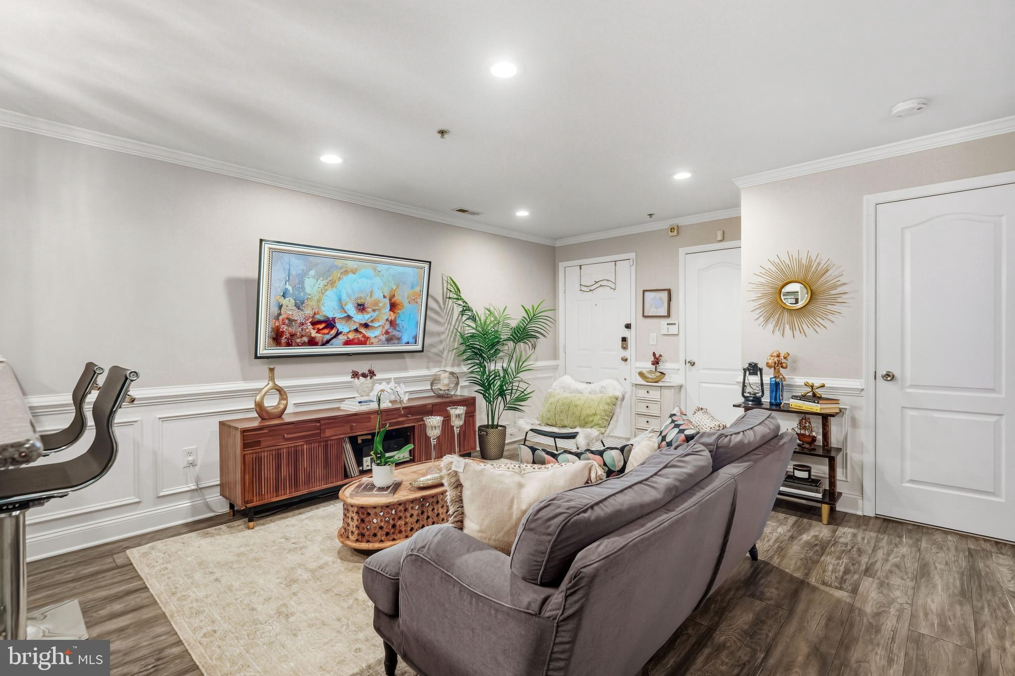 144 Natalie Road Delran, NJ 08075 - Photo 4 of 43 a living room with furniture