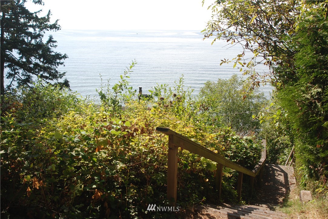 1308 Bluff Road Point Roberts, WA 98281 - Photo 5 of 25 Gallery Image 5