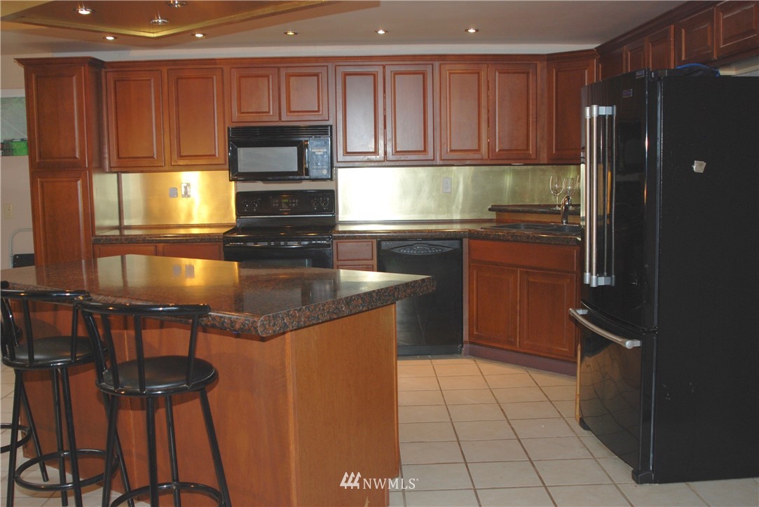 1308 Bluff Road Point Roberts, WA 98281 - Photo 6 of 25 Gallery Image 6