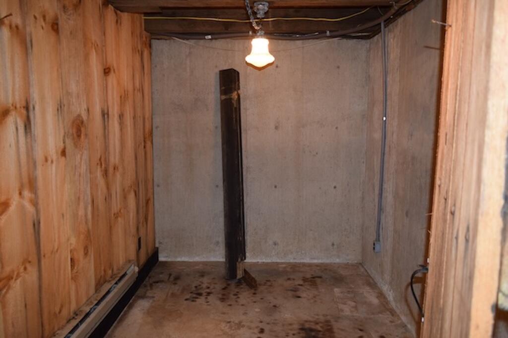 519 Roberson Mill Road Southeast Floyd, VA 24091 - Photo 35 of 79 a view of a bathroom