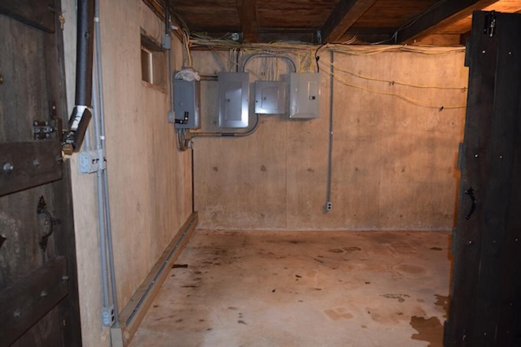 519 Roberson Mill Road Southeast Floyd, VA 24091 - Photo 37 of 79 a view of a bathroom