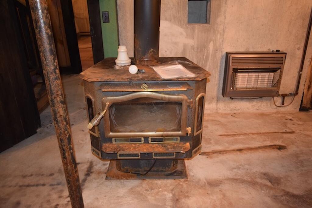 519 Roberson Mill Road Southeast Floyd, VA 24091 - Photo 40 of 79 a utility room with dryer and washer