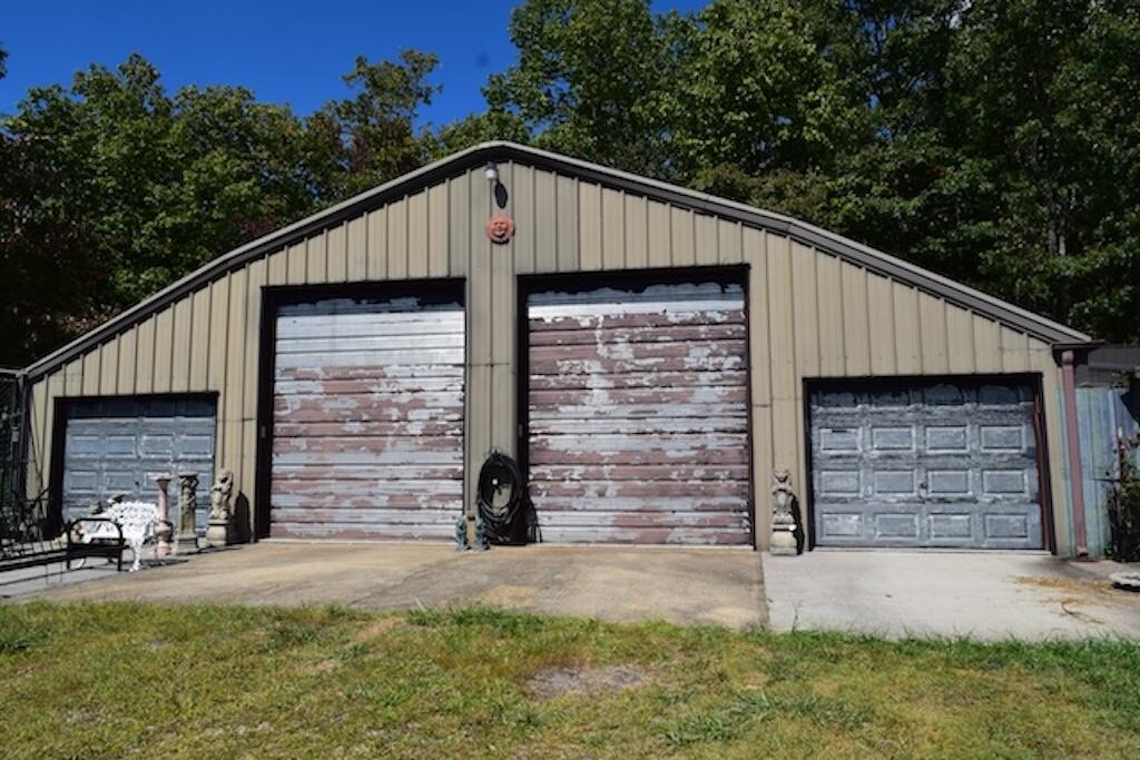 519 Roberson Mill Road Southeast Floyd, VA 24091 - Photo 43 of 79 a front view of a house with garage