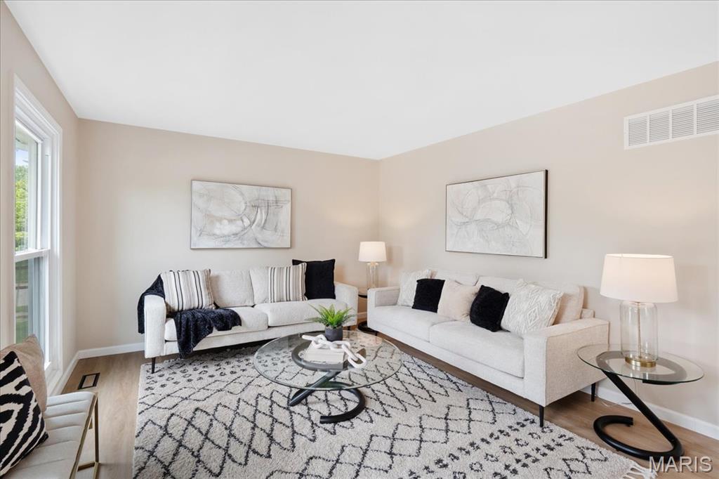 14575 Ladue Road Chesterfield, MO 63017 - Photo 3 of 32