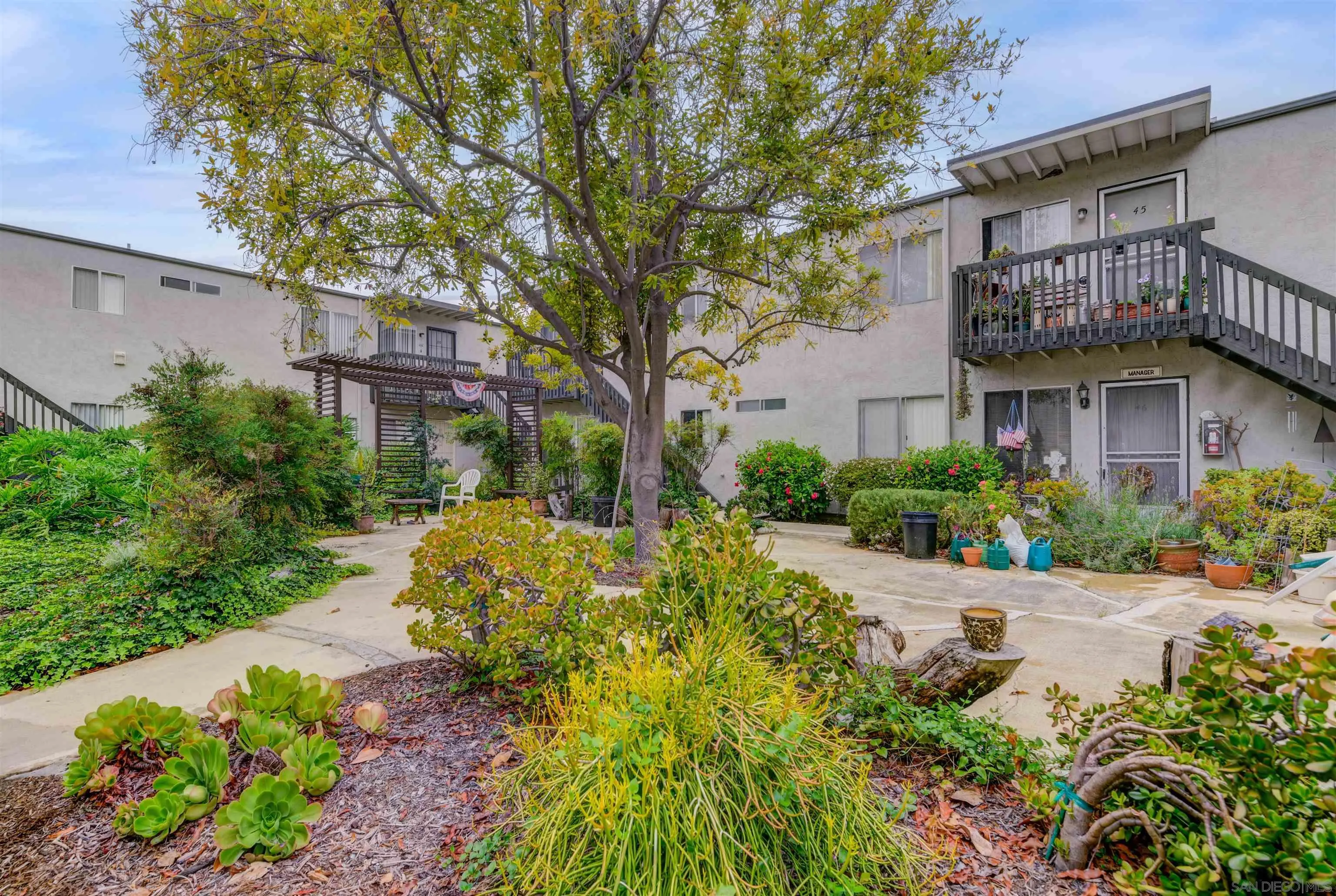 9550 Campo Road Spring Valley, CA 91977 - Photo 8 of 16 a house with a garden space