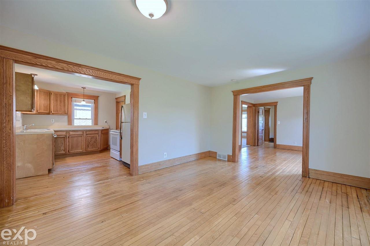 529 Madison Avenue Rochester, MI 48307 - Photo 7 of 22 50073516-6.JPG