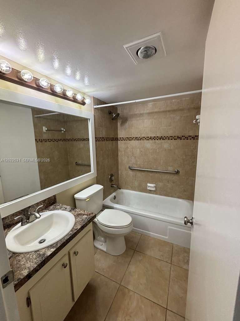 531 Fanshaw M, Unit 531 Boca Raton, FL 33434 - Photo 7 of 13